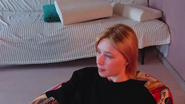 two_gerls_here webcam show