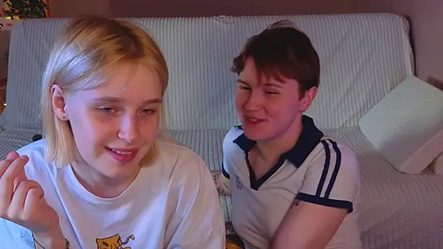 two_gerls_here – webcam-show