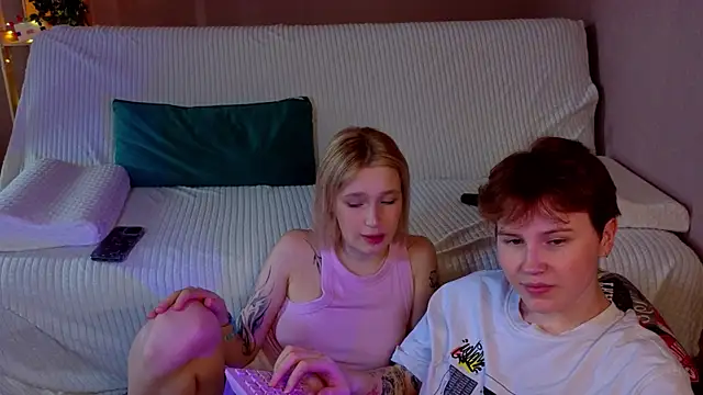two_gerls_here webcam show
