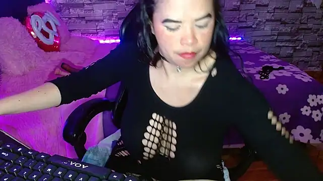 Chat +18 de jhulia_hill ao vivo