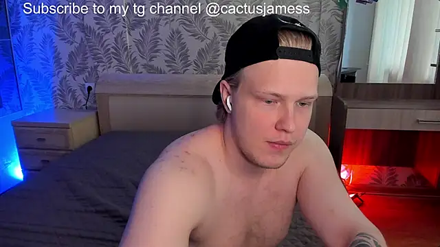 Cactus__James: διαδικτυακό σόου στην κάμερα