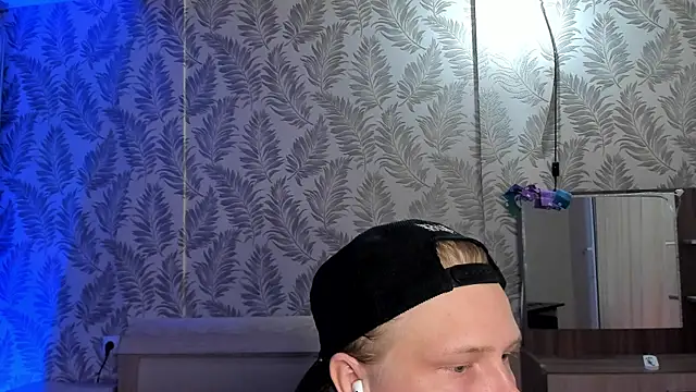 Cactus__James: διαδικτυακό σόου στην κάμερα
