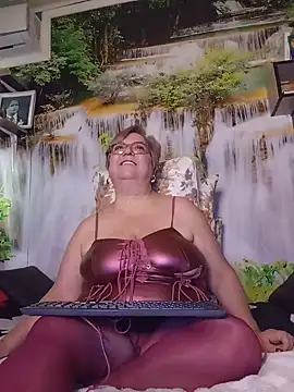 צ'אט XXX בשידור חי של QueenPammy1