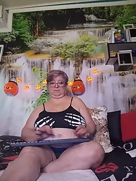 צ'אט XXX בשידור חי של QueenPammy1