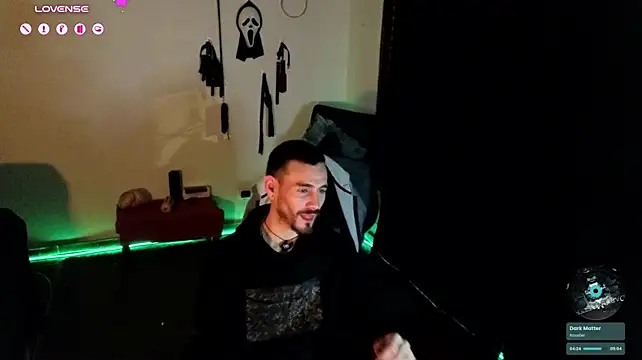 הופעת וובקאם של Aaron_malikk