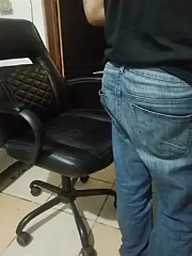 Fuckboyhot23j Show Webcam