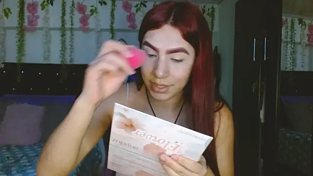 Lyaa_sweet1: διαδικτυακό σόου στην κάμερα