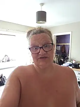 MissQueenBeex Show in webcam