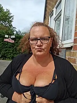 MissQueenBeex Show in webcam