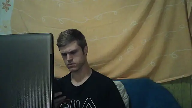 Show de NinhoMorango na webcam