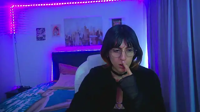 goth_minerva: διαδικτυακό σόου στην κάμερα