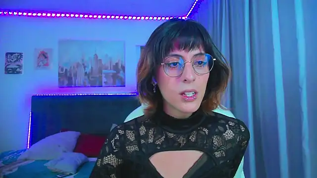 goth_minerva Show in webcam