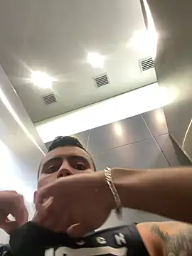 LucasJewelyn Webbikameraesitys