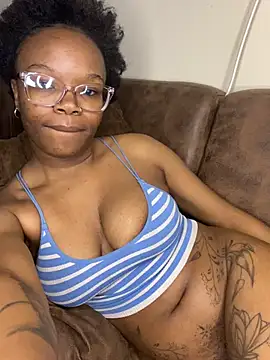 Chatroom XXX en direct de YummyMelanin117