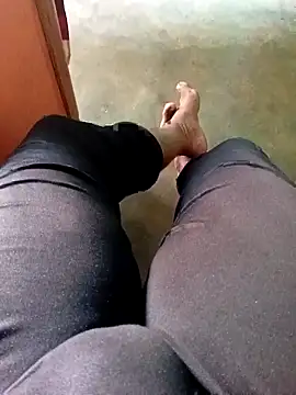 Horny-boyyy webkamerás műsora