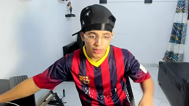 samxx_muscle's Webcam Show