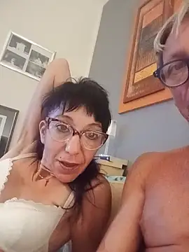 Deddyitalia3p Show in webcam