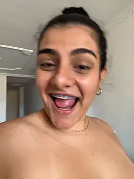 carlafox05 Adlı Modelin Canlı XXX Sohbeti