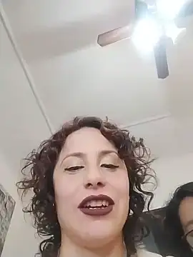 shio_26: διαδικτυακό σόου στην κάμερα