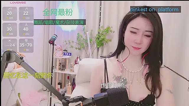 Luck_Lili_: διαδικτυακό σόου στην κάμερα