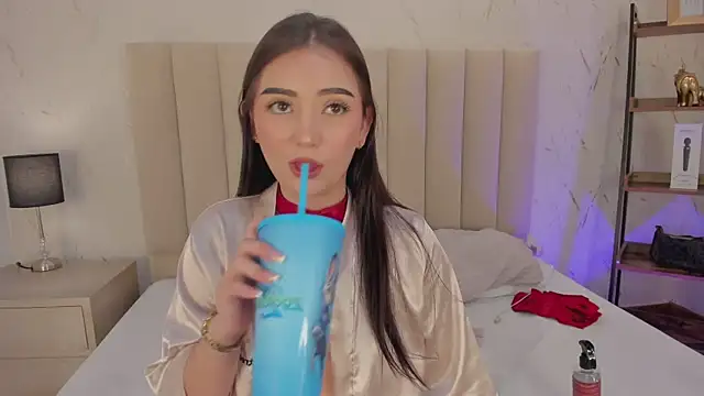 Pokazy przed kamerką – LilithHarperr_