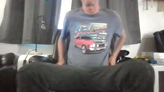 Lovyourpuss webcam show