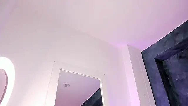 GingerMoon_'s Live Chat Room