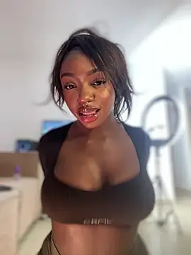 alissradiante1 Show in webcam