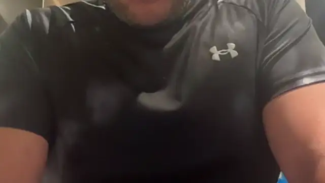 CloudyMuscleBeefy Show in webcam
