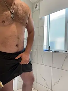 CloudyMuscleBeefy Show Webcam