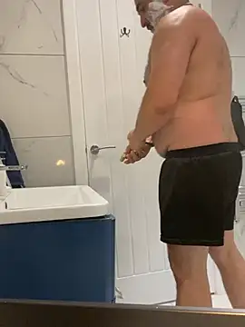 CloudyMuscleBeefy's Webcam Show