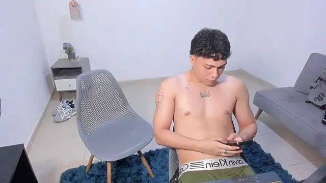 XXX chat uživo modela Santy_Stump