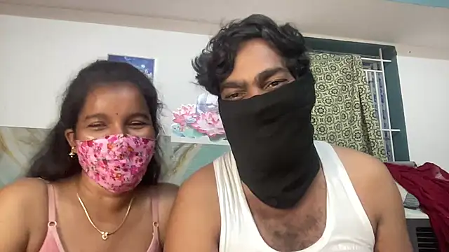 TN_IN_Romantic_Couplesn Webbikameraesitys