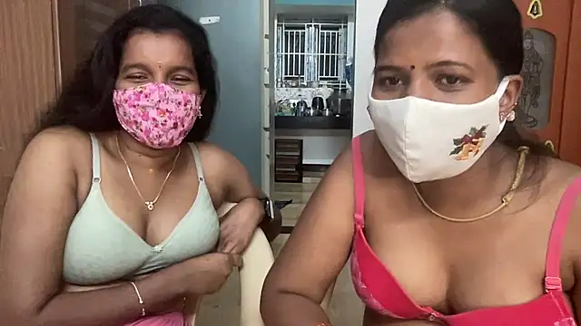TN_IN_Romantic_Couplesn Webbikameraesitys