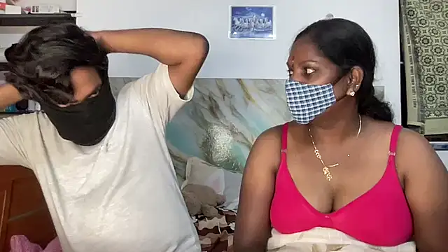 TN_IN_Romantic_Couples Show in webcam