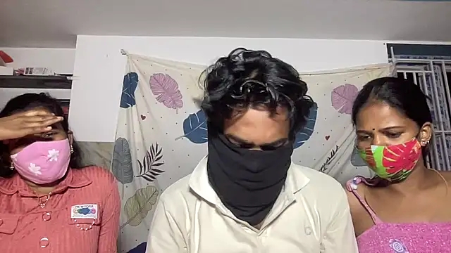 TN_IN_Romantic_Couplesn Webbikameraesitys