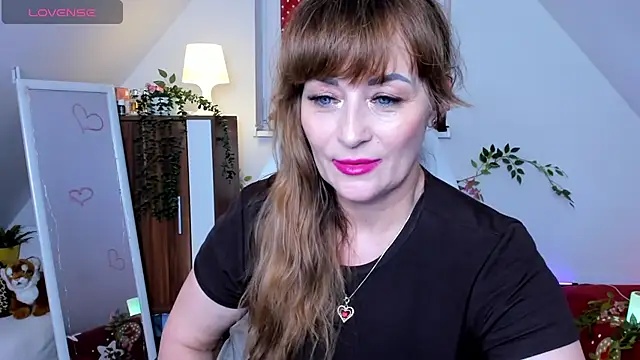 naughtymilane – Kamerová šou