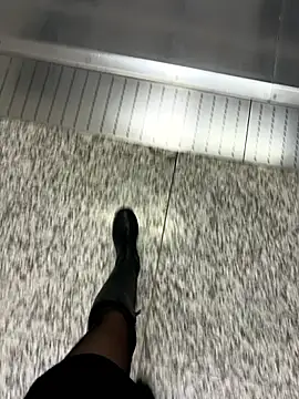 yimisun01 Show Webcam