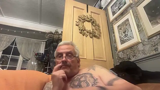 poggles Show Webcam