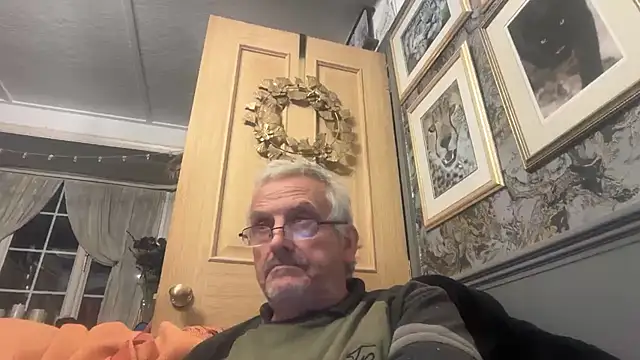 poggles Show in webcam