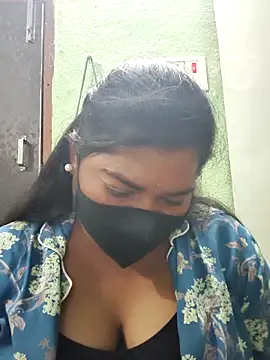 Liyaa_24's Live Chat Room