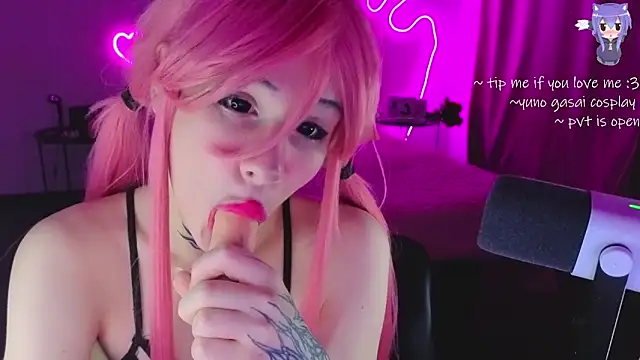 Pokazy przed kamerką – your_little_eva