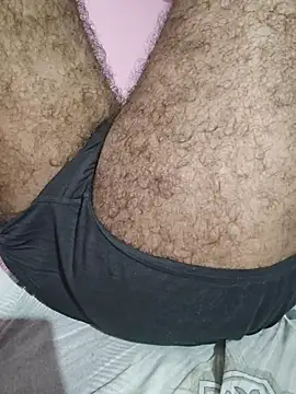 hairy_boyi Show in webcam