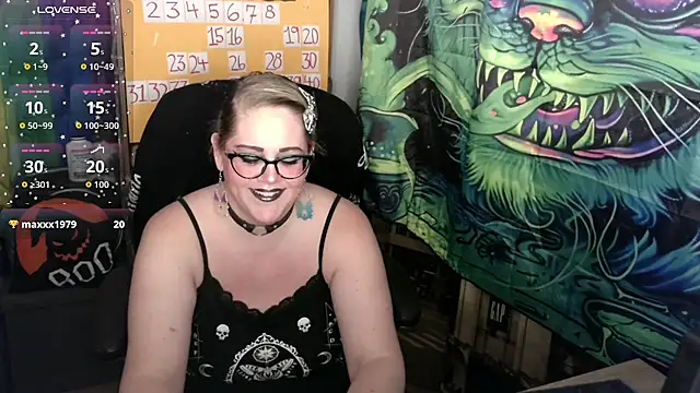 Chat +18 de Kinky_Witch ao vivo