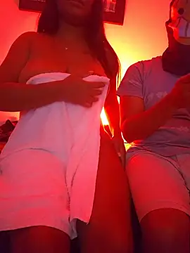 LatinasLoverX Show in webcam