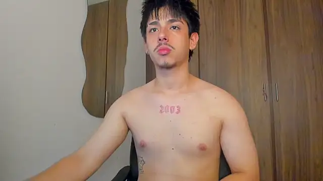 Maximo_Miller Pertunjukan Webcam