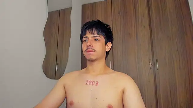 Maximo_Miller Pertunjukan Webcam
