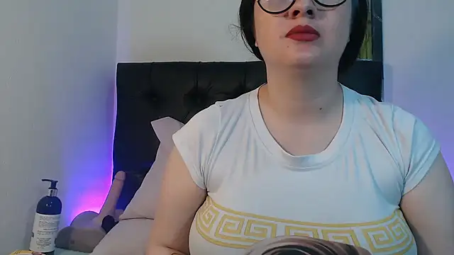 KrystalAdams XXX чат на живо