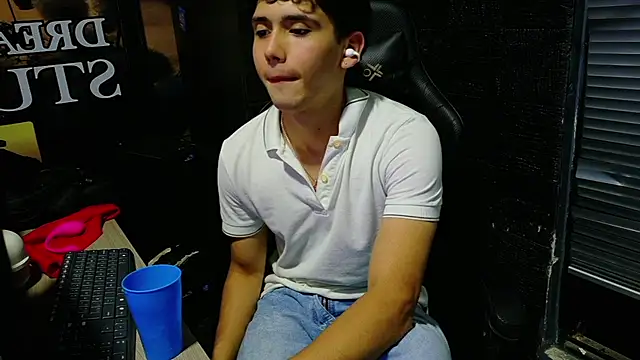SrJacobs Show in webcam