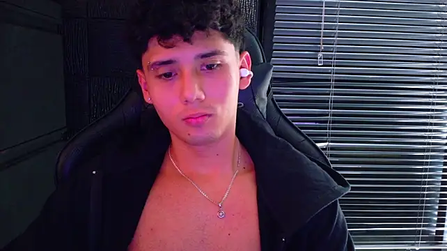 SrJacobs Show in webcam